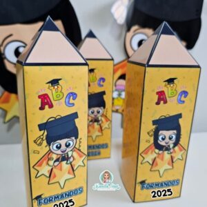 Capelo, lembrancinha e diploma