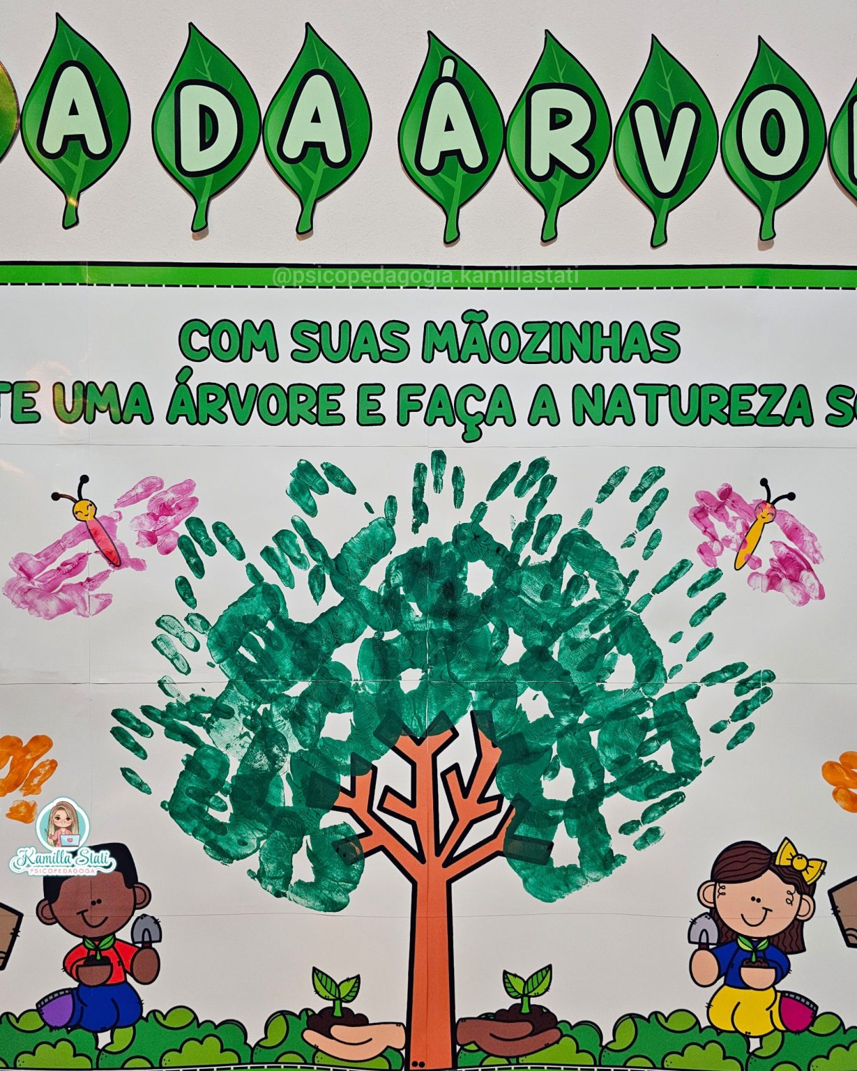 Mural das mãozinhas dia da árvore - Abc Pedagógico Infantil