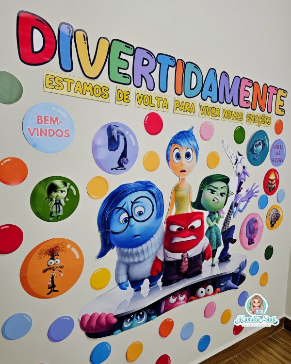 Painel volta às aulas divertidamente
