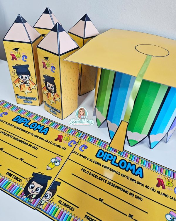 Capelo, lembrancinha e diploma