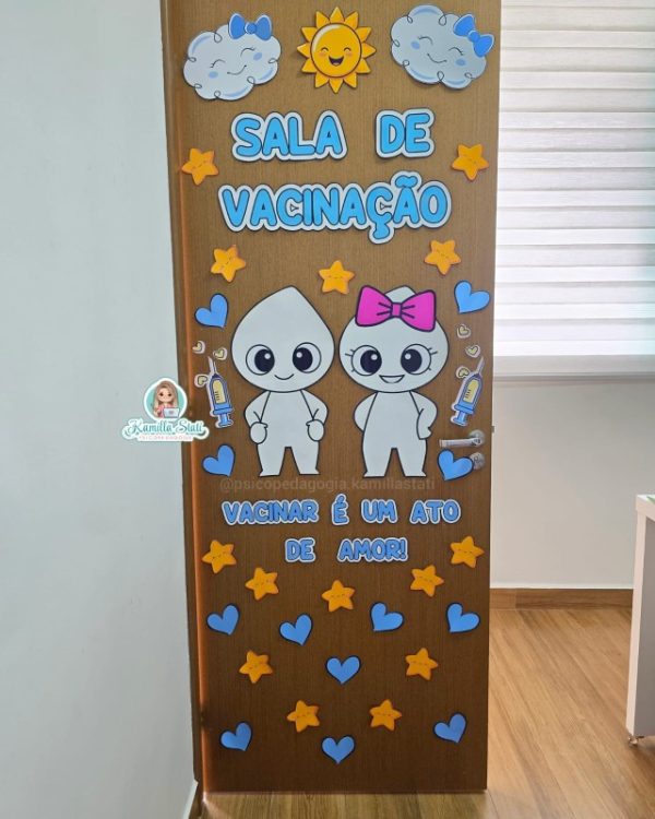 Decoração de porta sala de vacinação