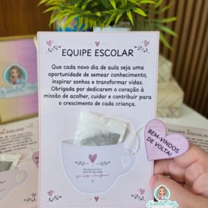 Cartão  para colocar chá volta às aulas equipe escolar